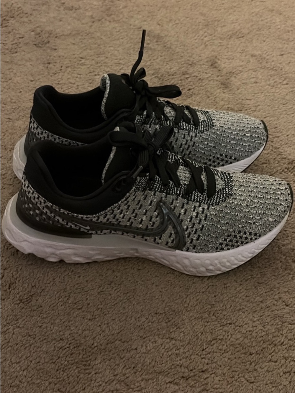 Women’s Black and Gray Knit Running Shoes